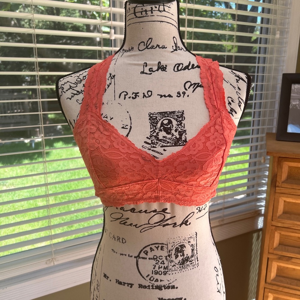 ntimately Free People Women's Coral Lace Galloon Racerback Bralette Size Small.